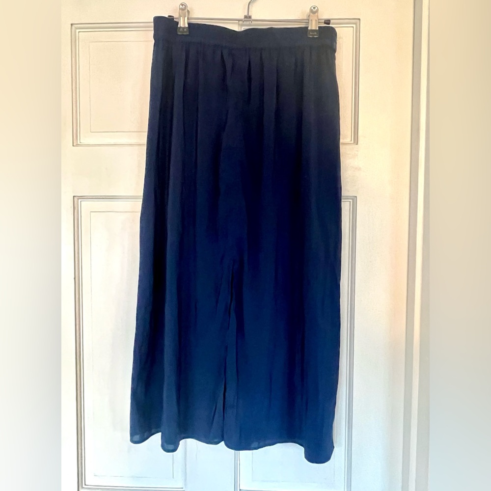 H&M size 8 navy blue midi skirt with slit in great preloved condition